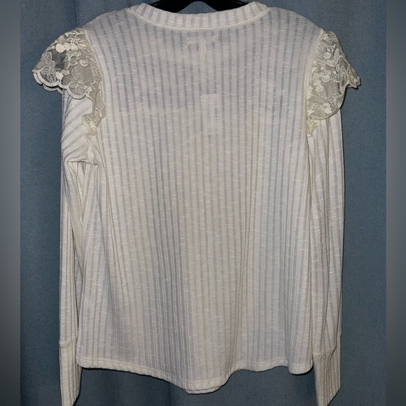 Lace Ruffle Long Sleeve Cream blouse - Picture 5 of 6